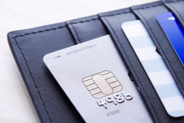 10年前の携帯電話料金の延滞等でカード審査が通らないというご相談、信用情報開示、消滅時効手続きを経て、無事カードが作れるようになりました！